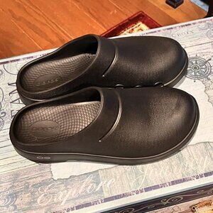 OOFOS Unisex cloog, Black - Men’s Size 6, Women’s Size 8 - Lightweight Recover